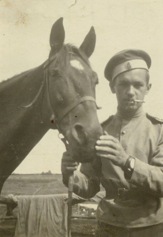 Jāzeps Grosvalds – ulānu pulka savvaļnieks. 1912. Melnbalta fotogrāfija. Nezināms autors.