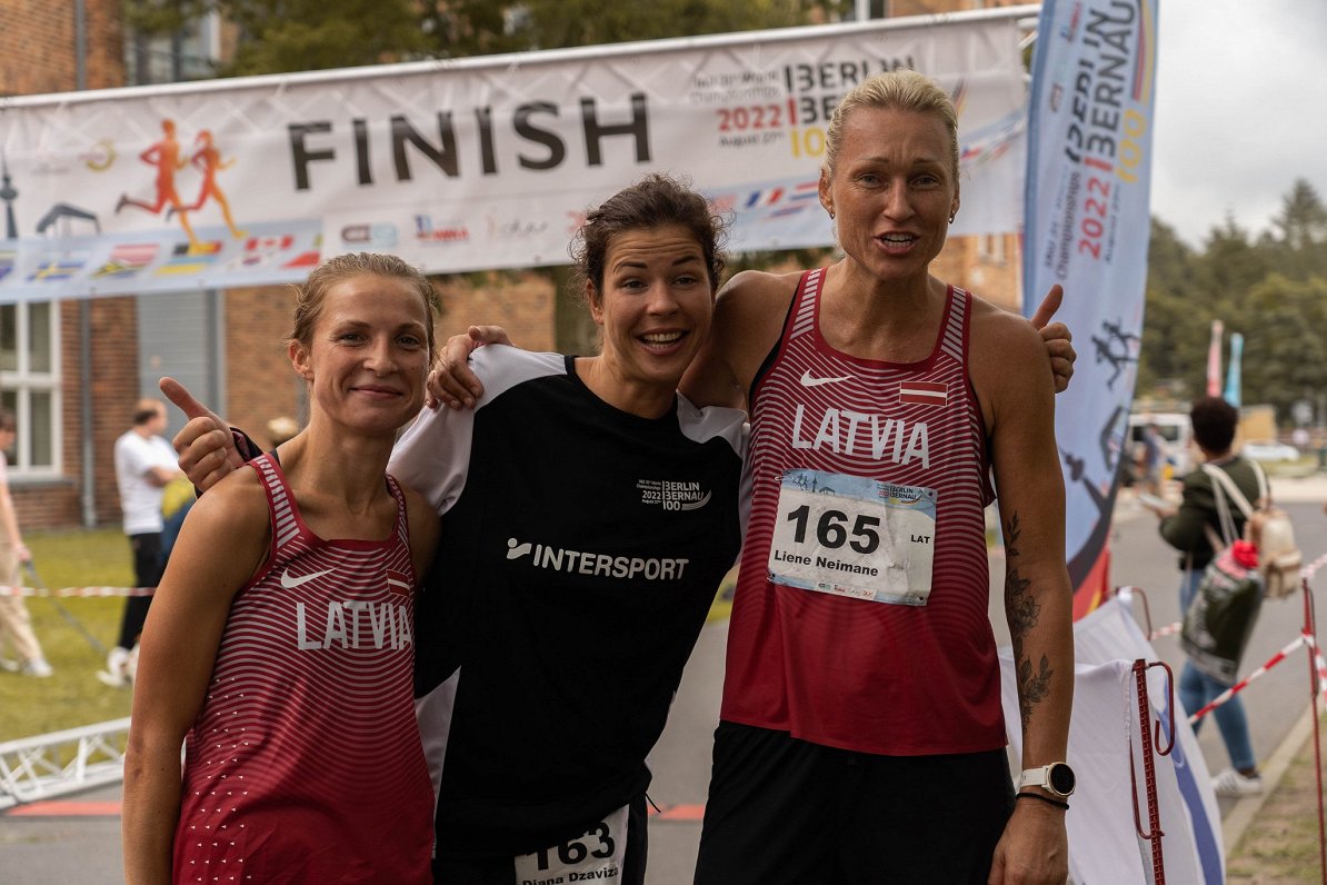 Latvijas sieviešu komanda izcīna 8.vietu PČ 100km šosejas skrējienā
