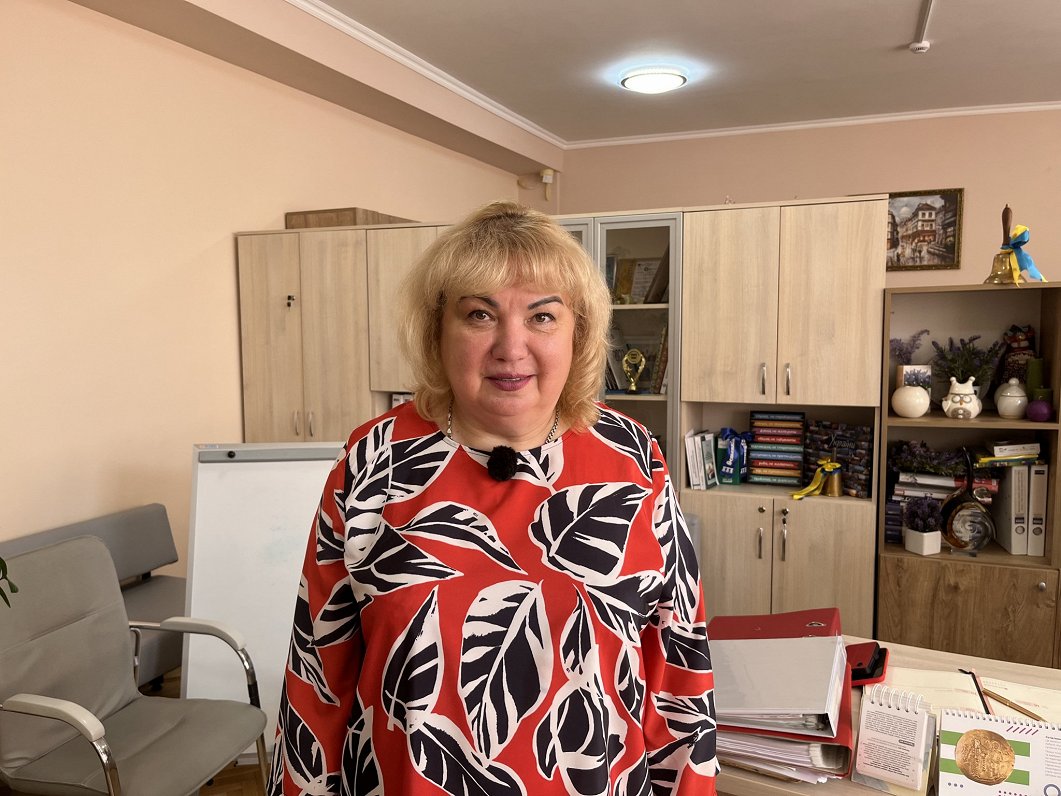 Olga Čuprina, direktore Kijivas skolā, kur gatavojas jaunajam mācību gadam, 2022.gada augusts.