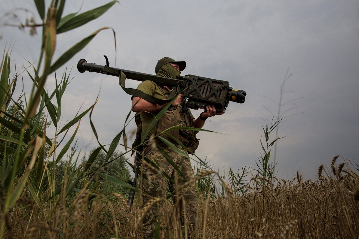 Ukrainas karavīrs ar &quot;Stinger&quot; sistēmu Mikolajivas apgabalā