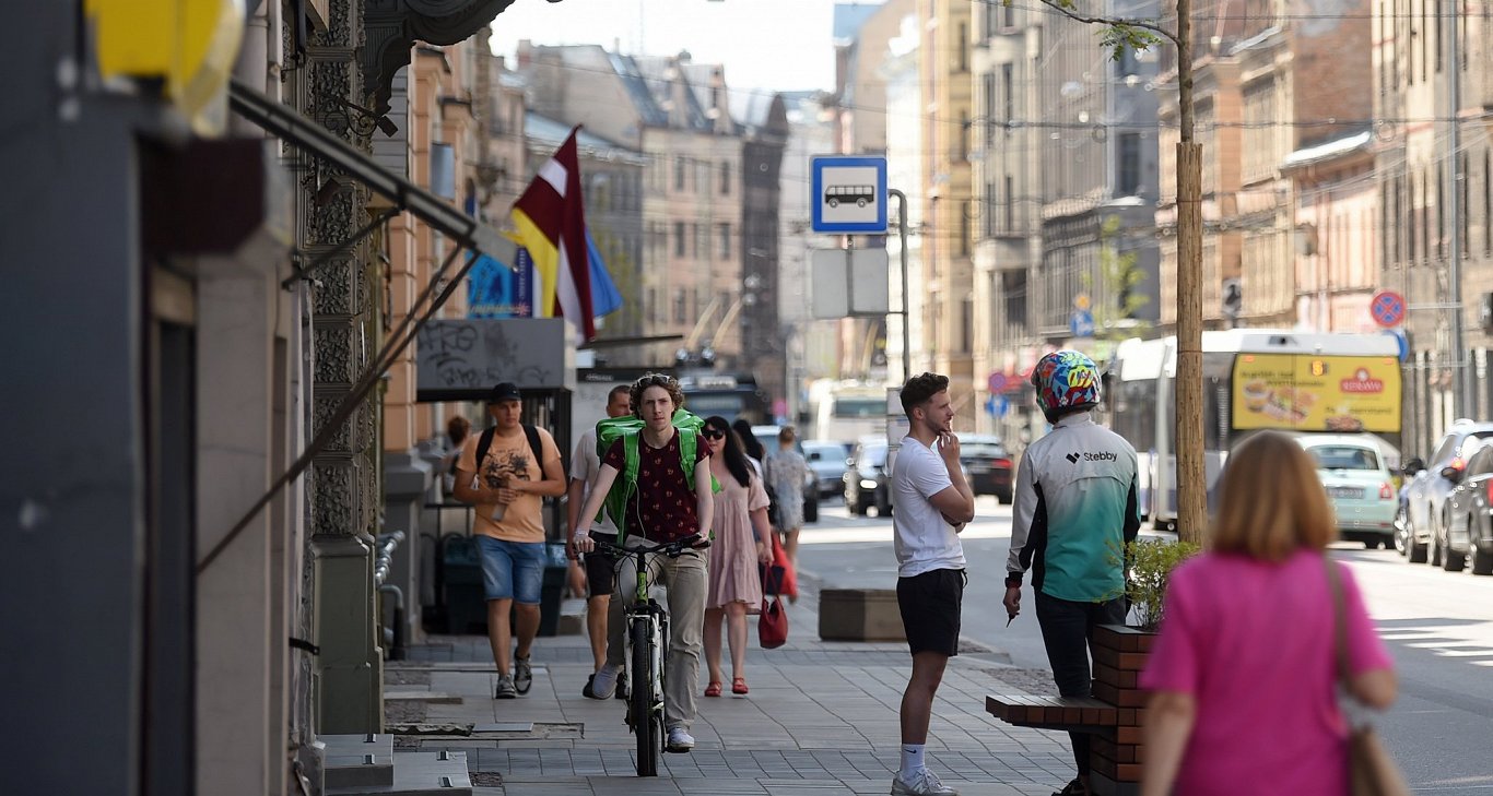 Cilvēki Rīgas ielās