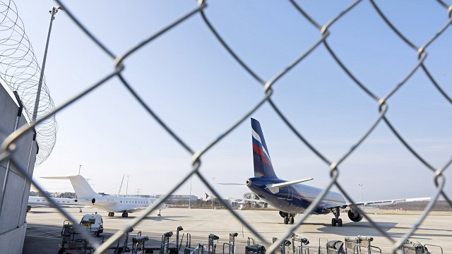 Medijs: Krievijā sāk izjaukt savas lidmašīnas pa detaļām