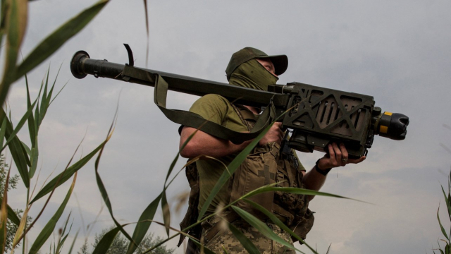 Latvija nosūtīs Ukrainai «Stinger» raķetes, helikopterus un bezpilota lidaparātus