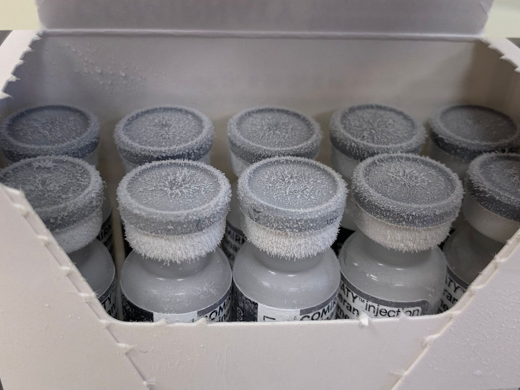 Covid-19 vakcīnas tikko izņemtas no saldētavas