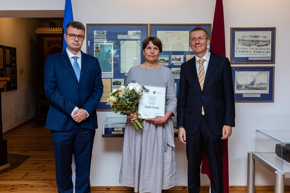 Daila Ozola receives Latvian and Estonian Languages Award