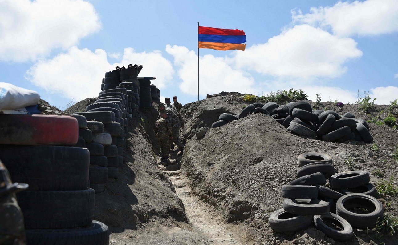 Armēnijas spēku izraktās tranšejas pie Armēnijas un Azerbaidžānas robežas