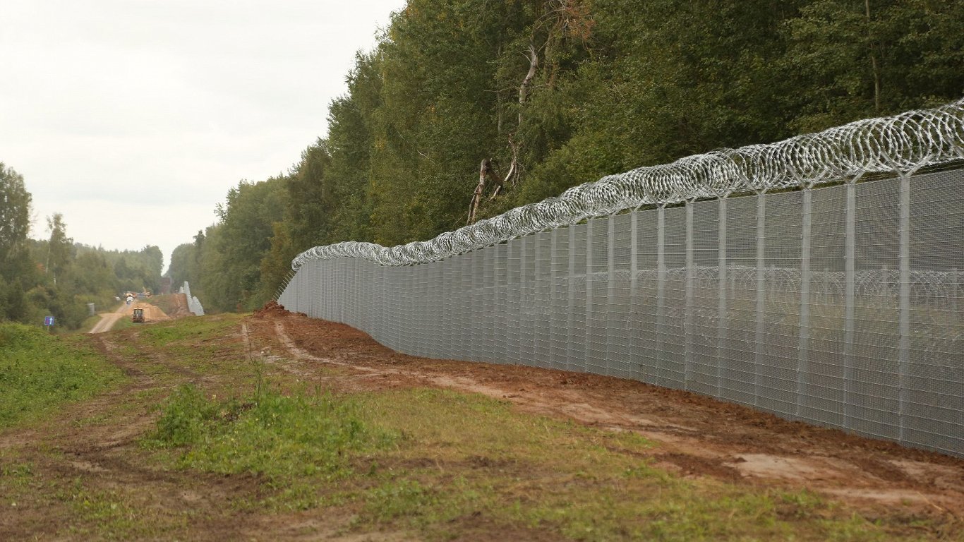 Строительство забора на латвийско-белорусской границе. 09.2022