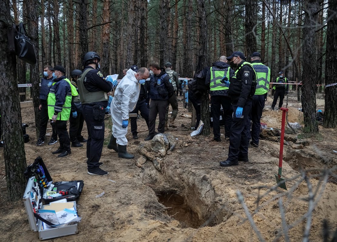 Mirušo ekshumācija pie Ukrainas pilsētas Izjumas