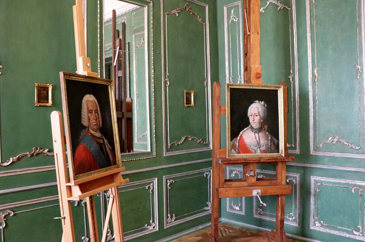 Kurzemes hercoga Ernsta Johana Bīrona un Kurzemes hercogienes Benignas Gotlības portreti