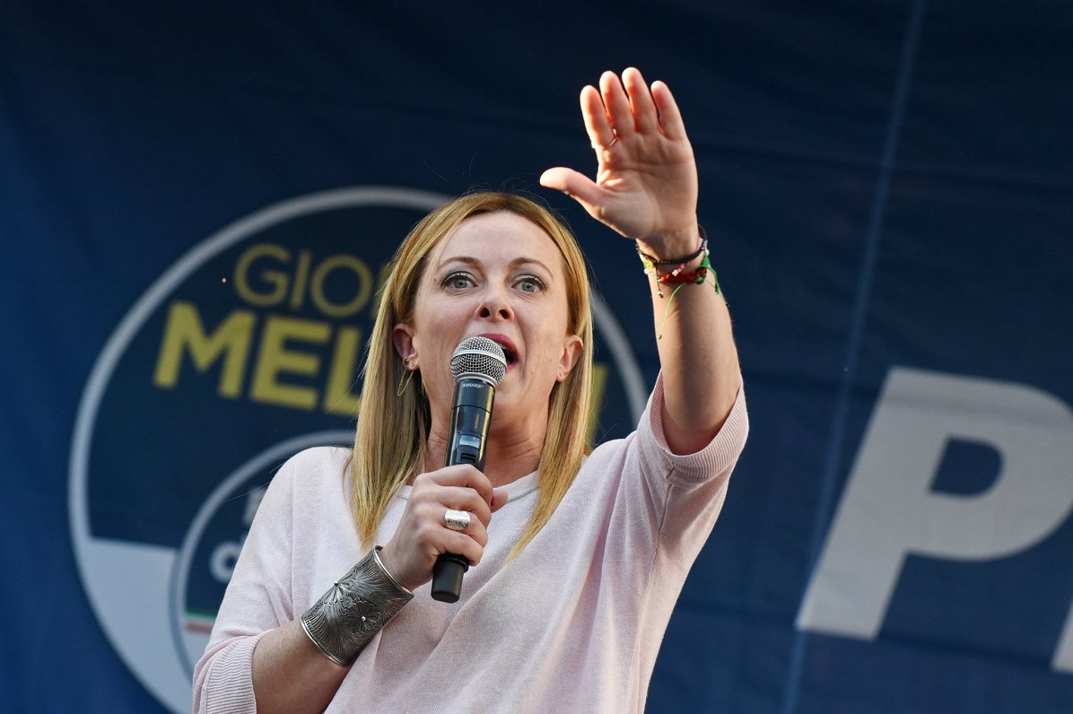 Il partito di destra italiano sospende il candidato per aver glorificato Hitler / Articolo