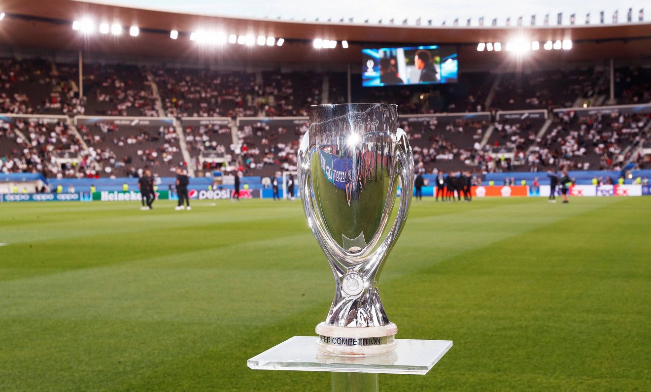 UEFA Superkausa trofeja