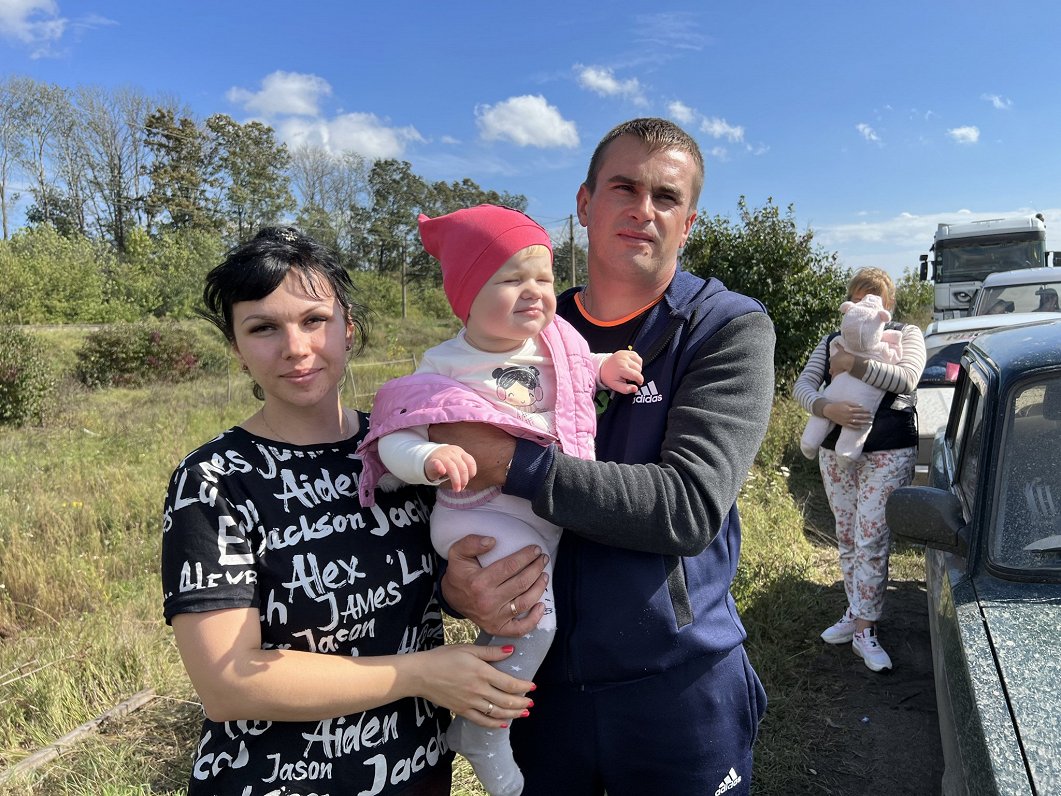 Olena un Oleksandrs ar meitiņu Milanu cer atrast patvērumu Harkivā
