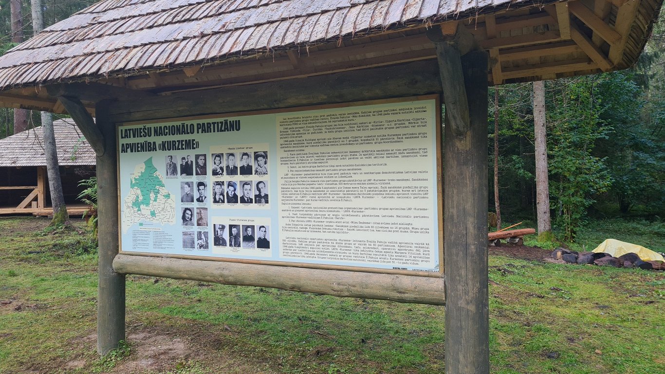 Nacionālo partizānu kara piemiņas vietas atklāšana Kuldīgas nov. Kabiles pagastā