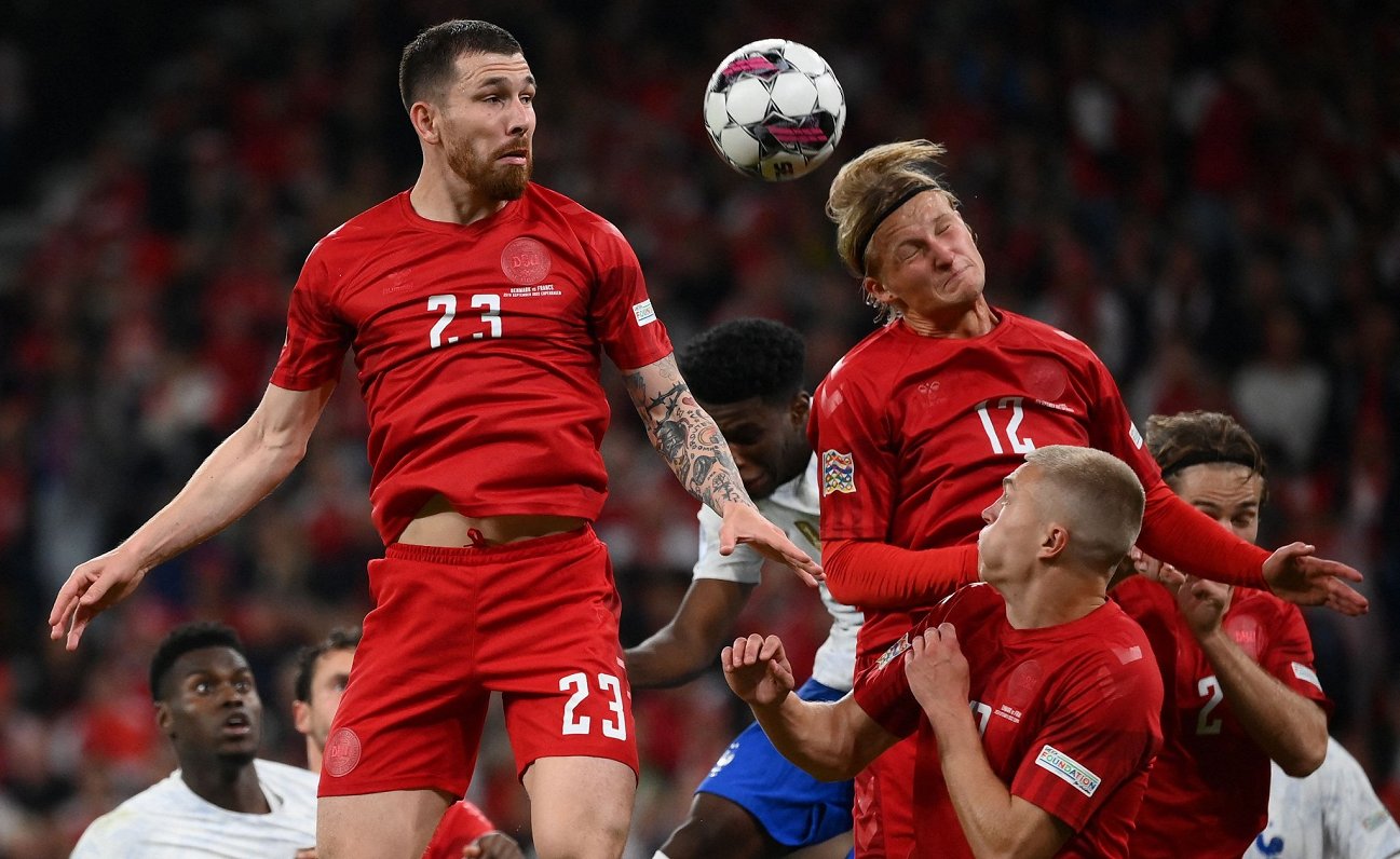 Dānijas izlases futbolisti Nāciju līgas spēlē pret Franciju