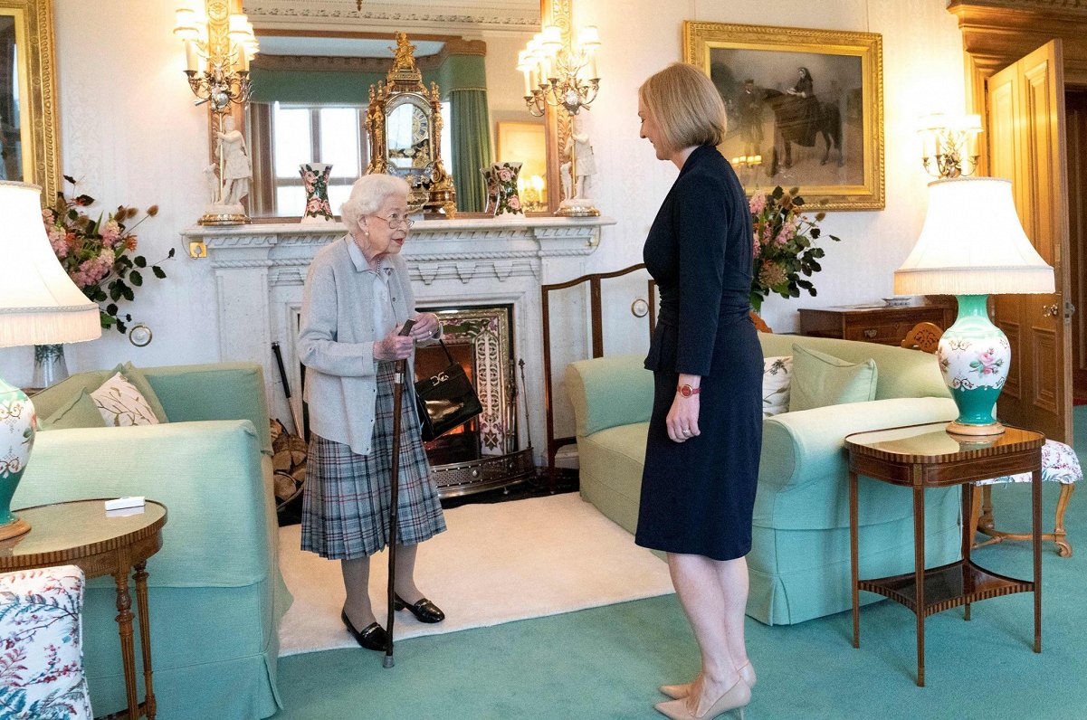 Jaunās valdības vadītāja Liza Trasa audiencē pie Lielbritānijas karalienes Elizabetes II