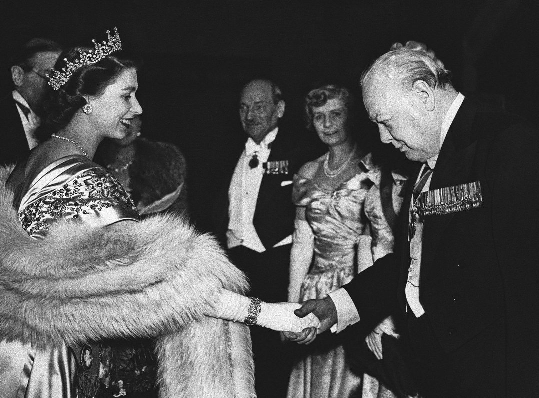 Lielbritānijas karaliene Elizabete II  un  Vinstons Čērčils, 1950.gads.