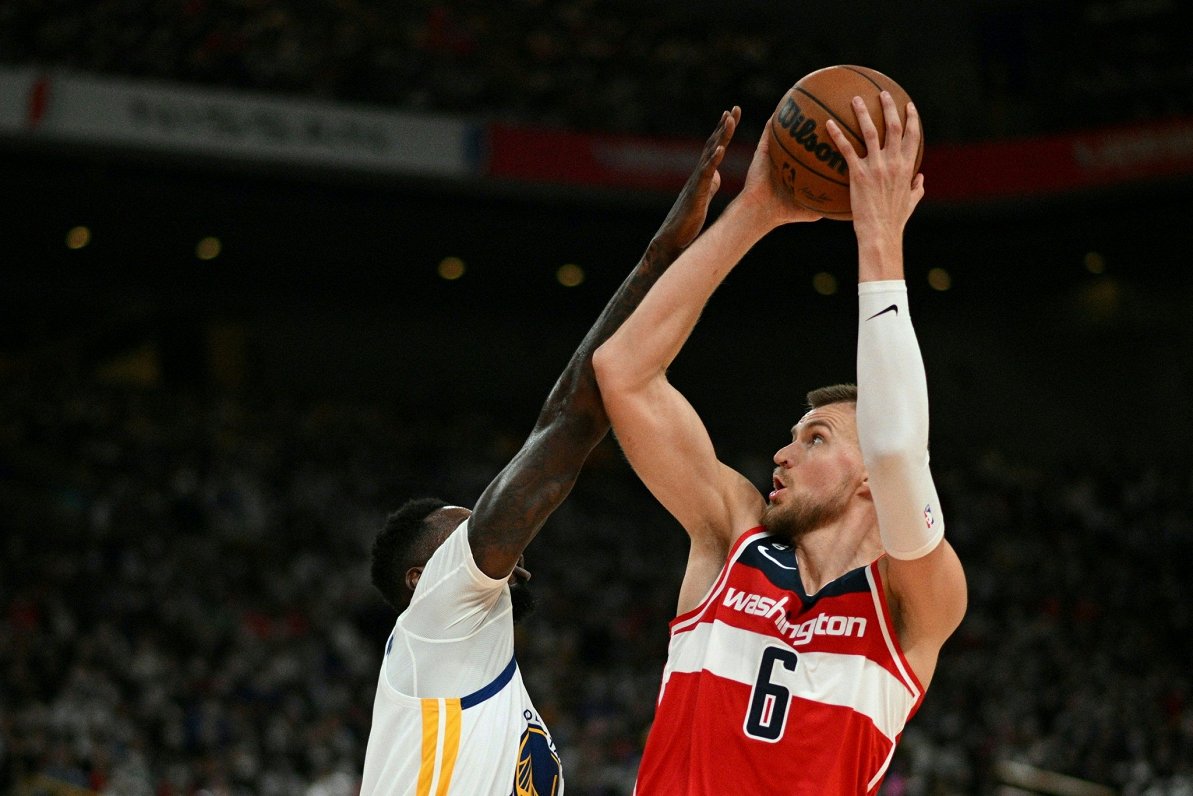 Vašingtonas &quot;Wizards&quot; basketbolists Kristaps Porziņģis NBA pārbaudes spēlē pret Goldenstei...