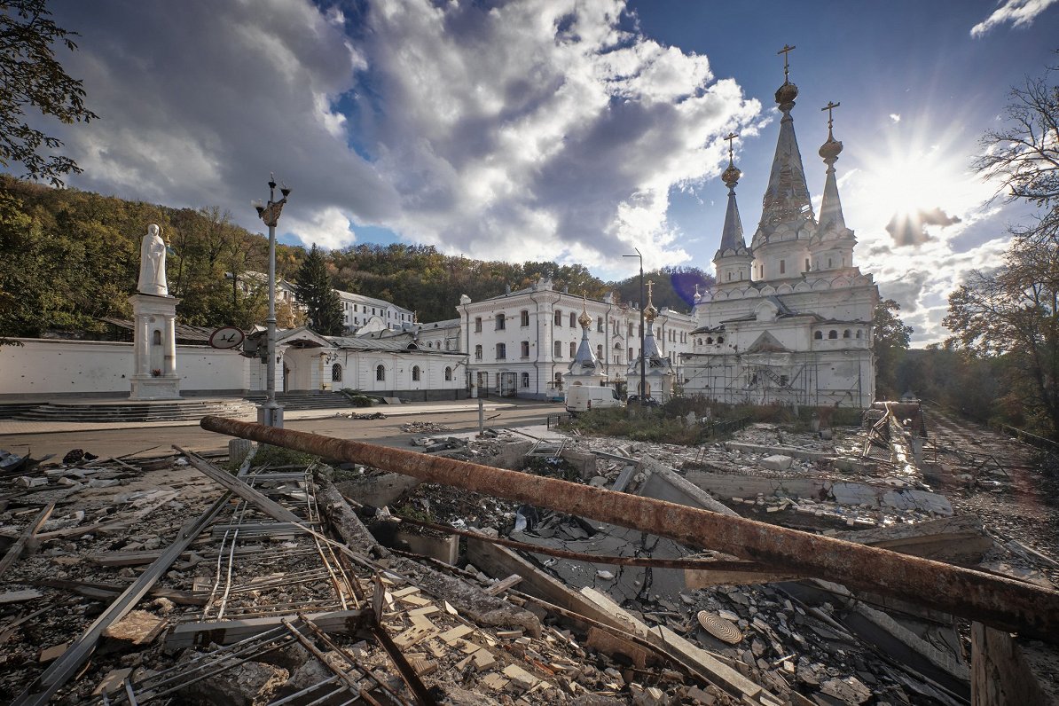 Postījumi pie Svjatohirskas klostera Doneckas reģionā