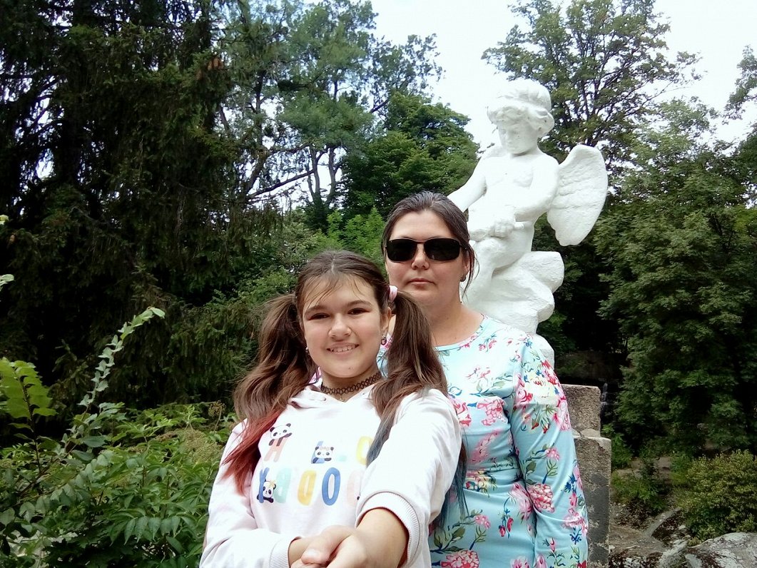 Matemātikas skolotāja Jeļena Vasiļjeva ar meitu Harkivā, 2022.gada vasara.