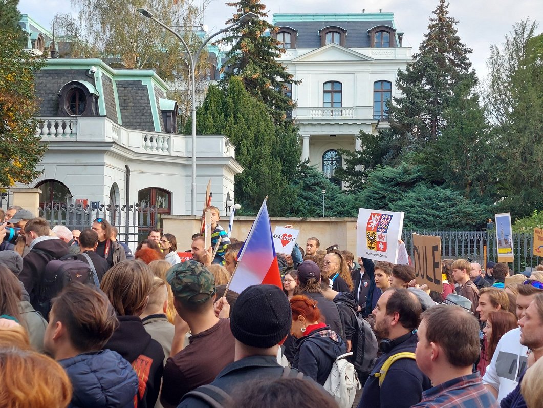 Protesta akcija pie Krievijas vēstniecības Prāgā.