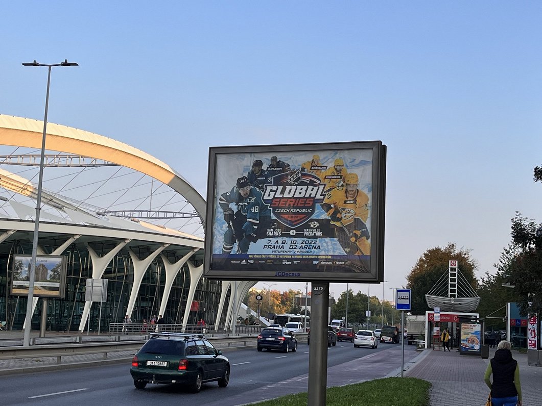NHL spēļu vides reklāma Prāgā