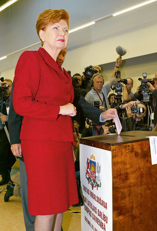 Valsts prezidente Vaira Vīķe-Freiberga tautas referendumā par iestāšanos Eiropas Savienībā. 2003. ga...
