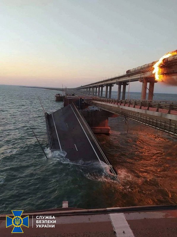 Sprādziena sekas pēc Krimas tilta uzspridzināšanas