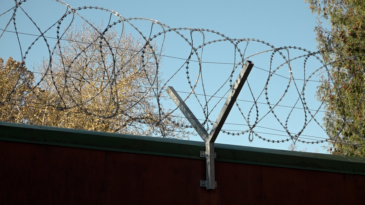Letteket tartóztattak le Magyarországon migránscsempészet miatt / Cikk