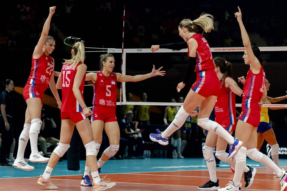 Serbijas volejbolistes triumfē pasaules čempionāta finālspēlē