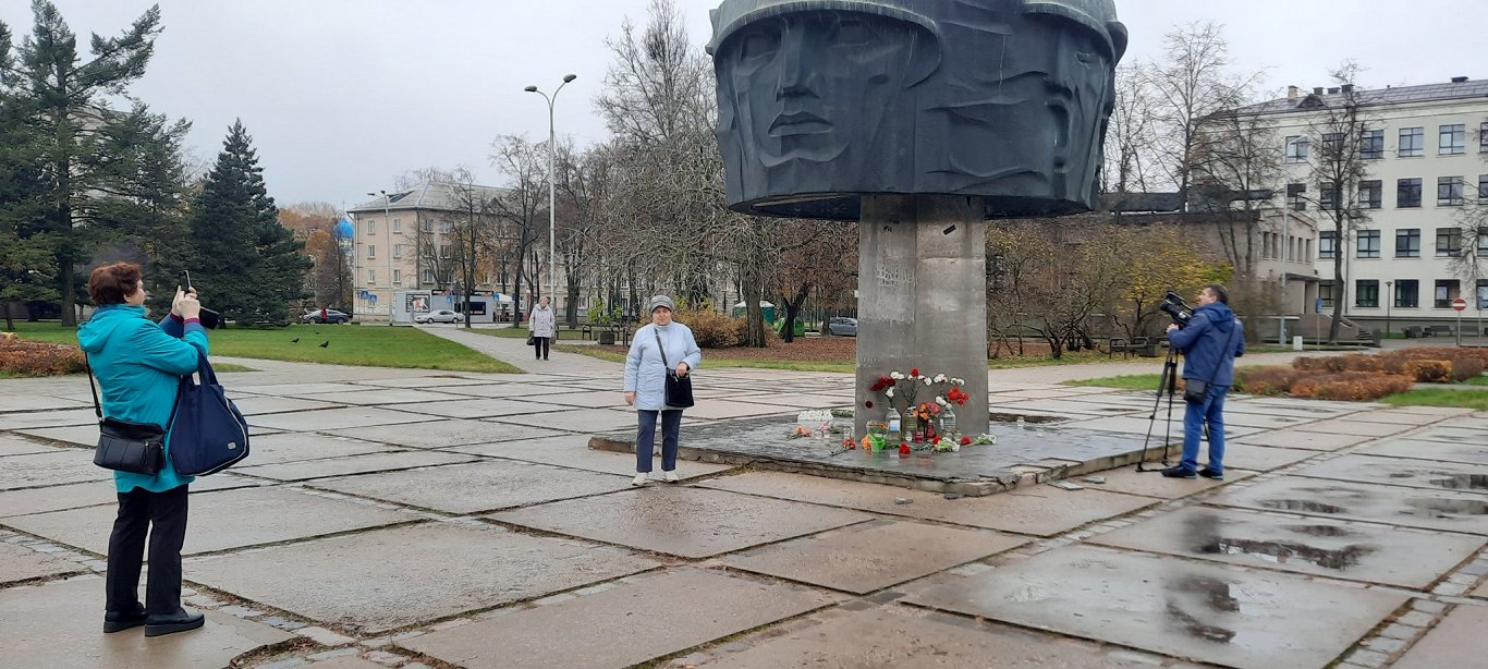 Padomju armijas piemineklis Daugavpilī. 2022. gada 28. oktobris.