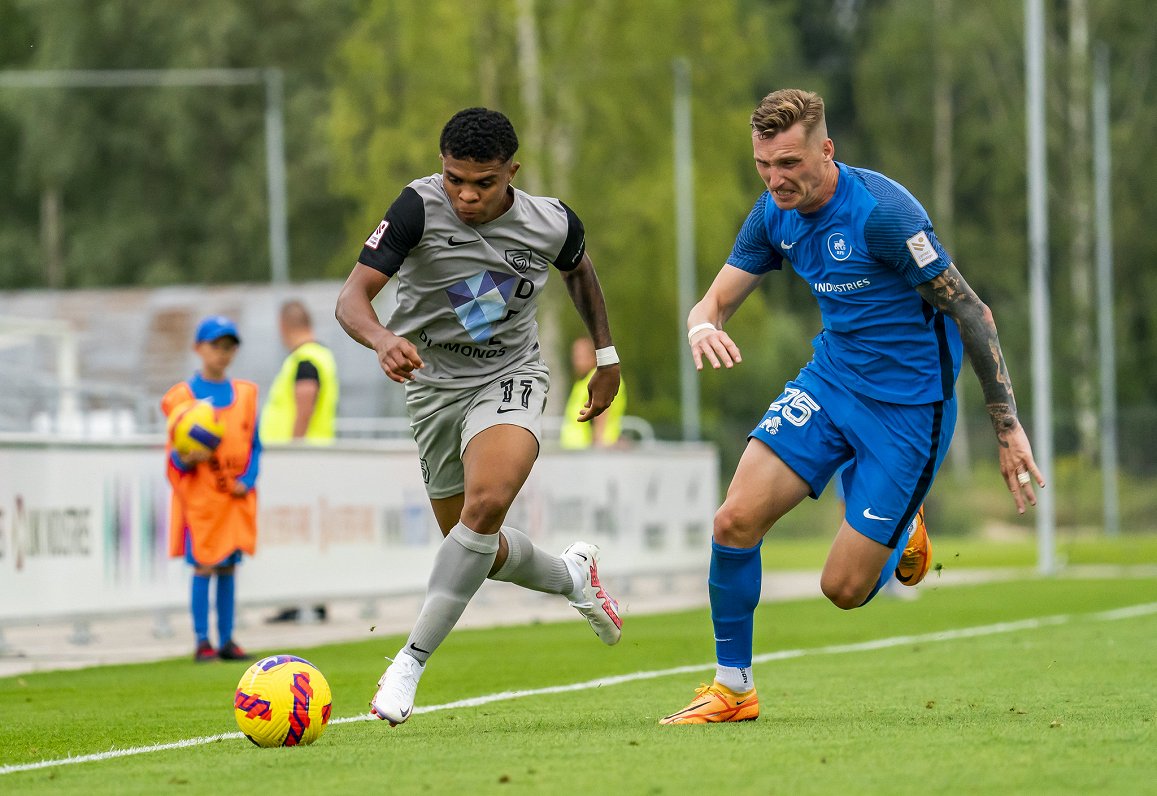 «Valmiera» FC futbolisti spēlē neizšķirti ar RFS, intriga titula cīņā saglabājas. Svarīgākie mirkļi