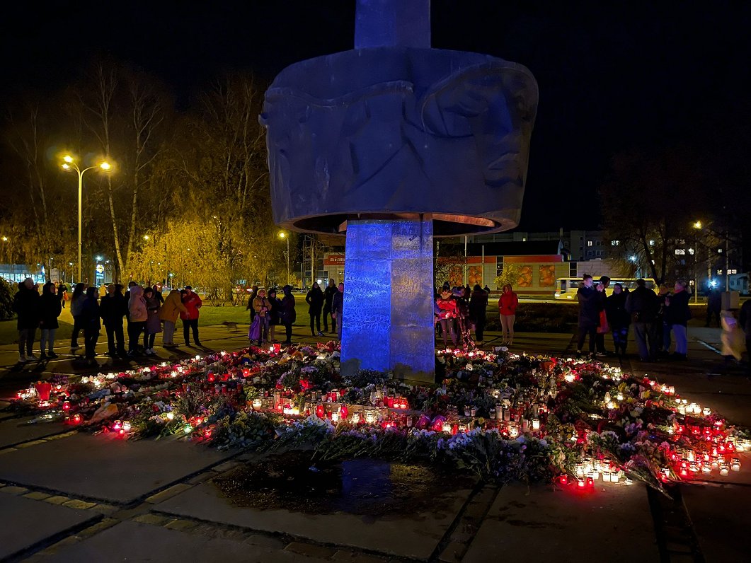 TIEŠRAIDE: Daugavpilī gatavojas padomju pieminekļu demontāžai; divi aizturētie