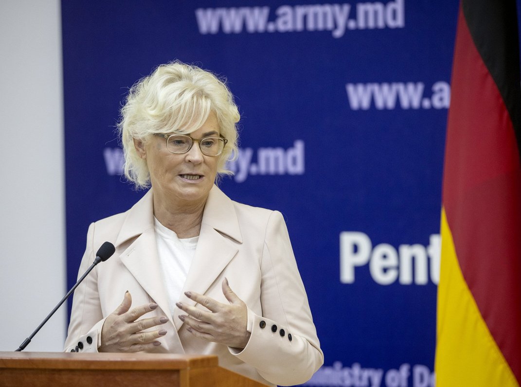 Vācijas aizsardzības ministre Kristīne Lambrehte