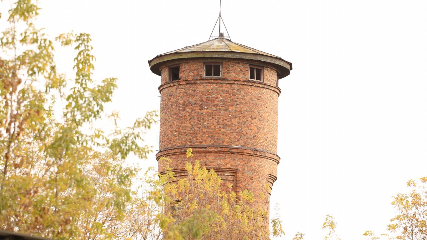 Башня на улице Муйтас. Находится на территории, ранее принадлежавшей молочному комбинату