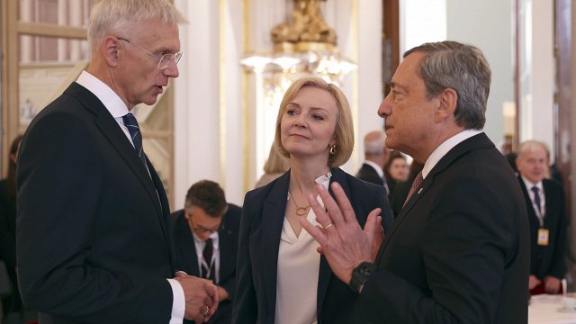 Eiropas valstu līderi Prāgā spriež par ciešāku sadarbību