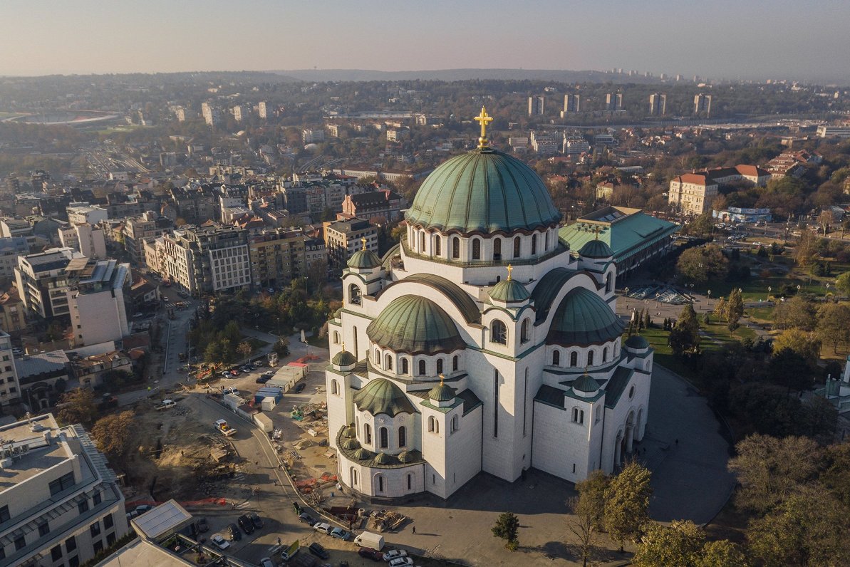 Valsts, kas atrodas starp divām spīlēm: ko mēs zinām par Serbiju?