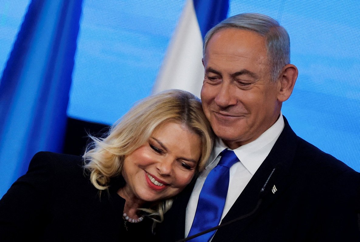 &quot;Likud&quot; partijas līderis Benjamins Netanjahu ar sievu Sāru svin uzvaru Izraēlas parlamenta...