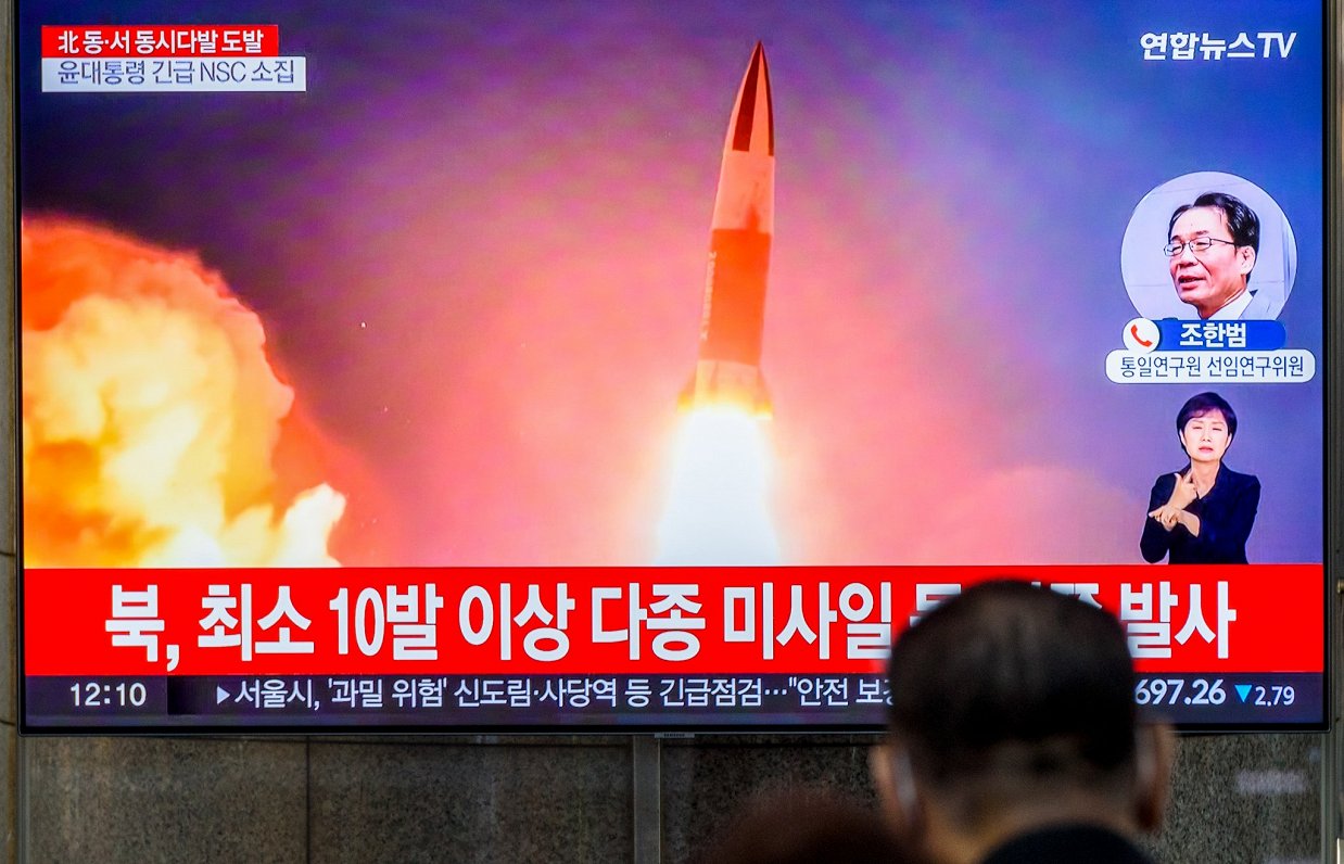 Dienvidkorejas TV vēsta par Ziemeļkorejas raķešu izmēģinājumiem