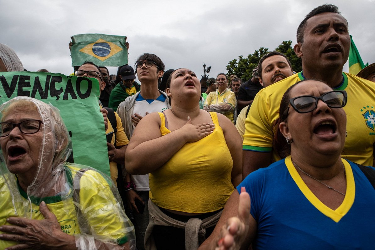 Žaira Bolsonaru atbalstītāji piedalās protesta akcijā Riodežaneiro