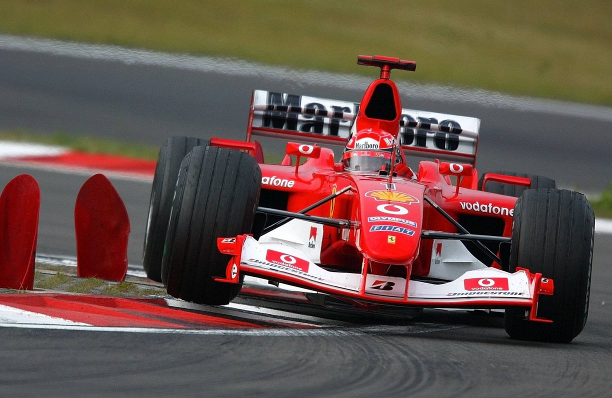 Mihaels Šūmahers &quot;Ferrari&quot; formulā 2003.gadā F-1 posmā Nirburgringas trasē