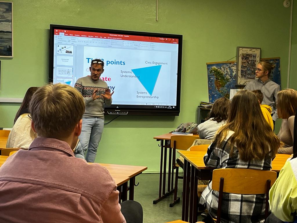 Latvijā viesojas skolēnu klimata akadēmija no Briseles