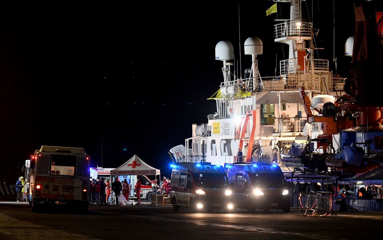 Itālija ostā uzņem migrantu kuģi &quot;SOS Humanity&quot;