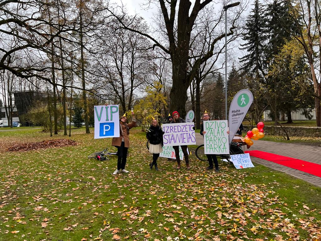 Protesta akcija Kronvalda parkā
