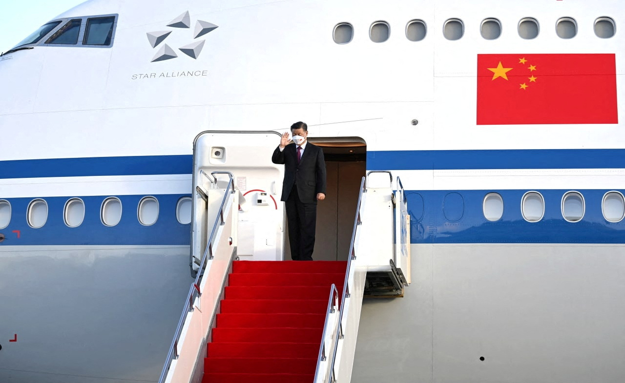 Ķīnas prezidents Sji Dzjiņpins ierodas vizītē Kazahstānā, 2022. gada septembris