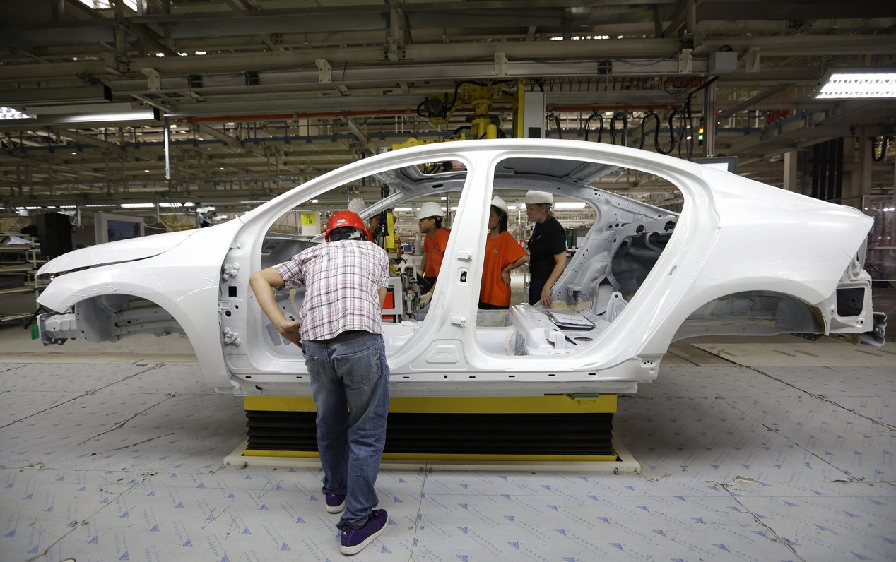 &quot;Volvo&quot; autobūves rūpnīca. &quot;Volvo&quot; ir viens no Eiropas zīmoliem, kas nonācis Ķīn...