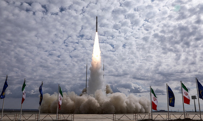 Irāna pirms dažām dienām paziņoja, ka izmēģinājusi raķeti, kas spējīga nogādāt orbītā satelītu