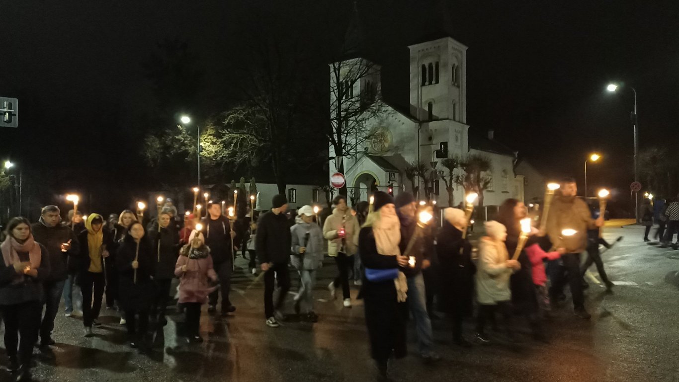 Rēzeknē Lāčplēša dienā uzsver – jāaizstāv sava zeme un jāpalīdz to darīt arī citiem