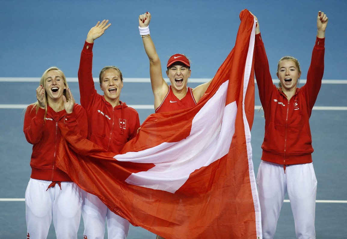 Šveices tenisistes triumfē Billijas Džīnas kausa fināla noslēgumā