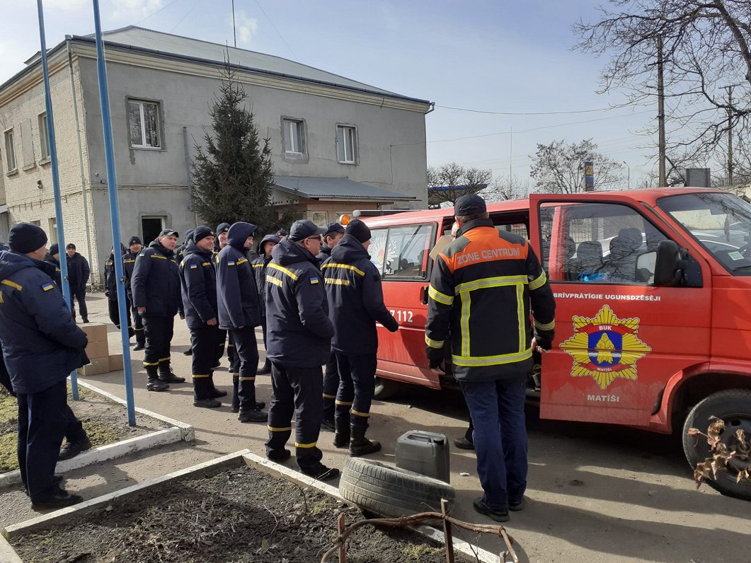 Matīšu iedzīvotāju Dzintara un Sanitas Robuļu atvestā palīdzība Ukrainas ugunsdzēsējiem.