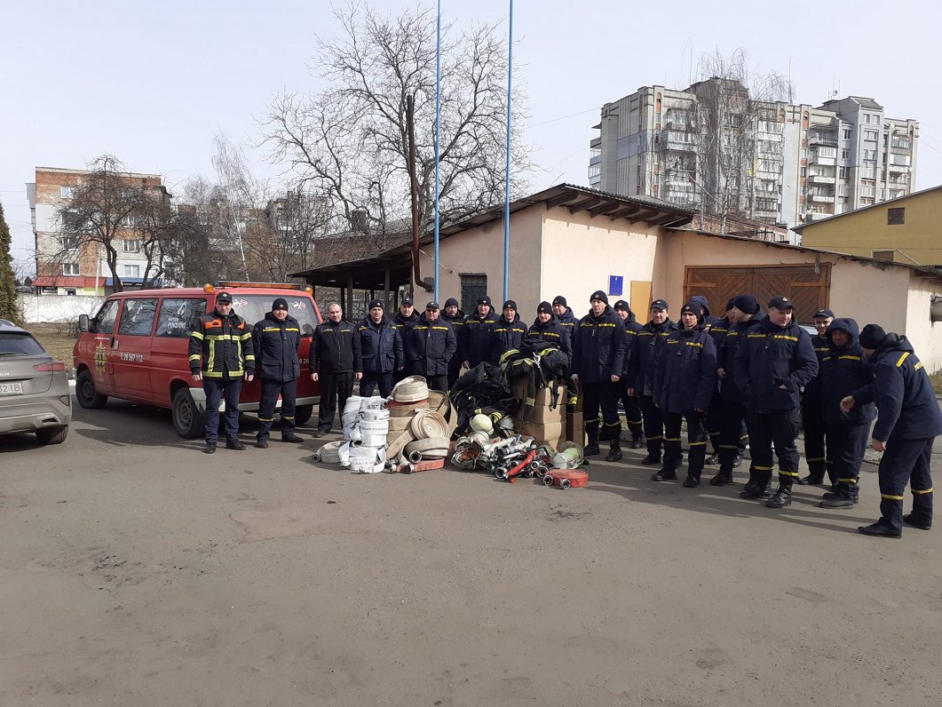 Matīšu iedzīvotāju Dzintara un Sanitas Robuļu atvestā palīdzība Ukrainas ugunsdzēsējiem.